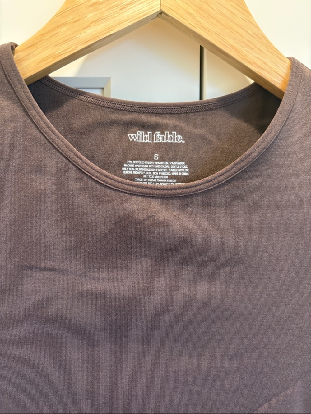 wild fable Women’s Short-Sleeve Taupe Stretch Crew Neck Shirt